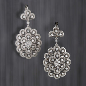 Signature Round Diamond Floral-Shaped Earrings in 18kt White Gold