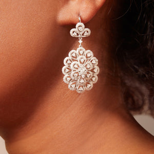 Signature Round Diamond Floral-Shaped Earrings in 18kt White Gold